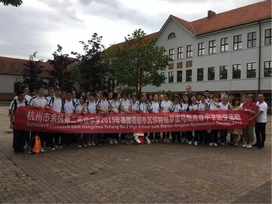 Gruppenbild der chinesischen- und deutschen Schüler und Lehrer.